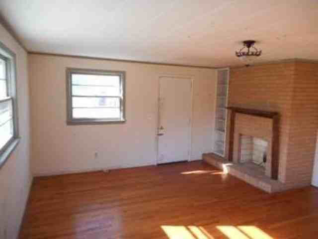 1220 Old Hartwell Rd - Photo 2 of 25