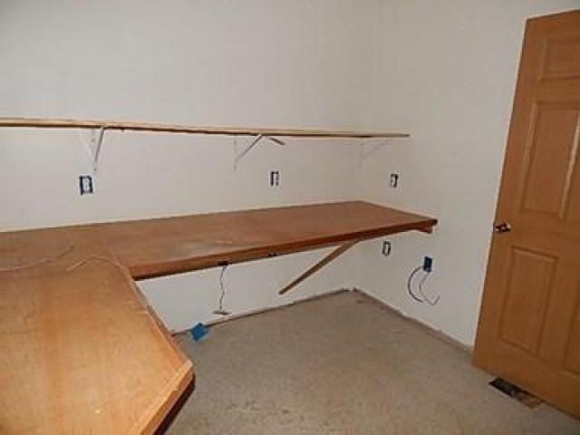 107 Meadowbrook Dr - Photo 2 of 10