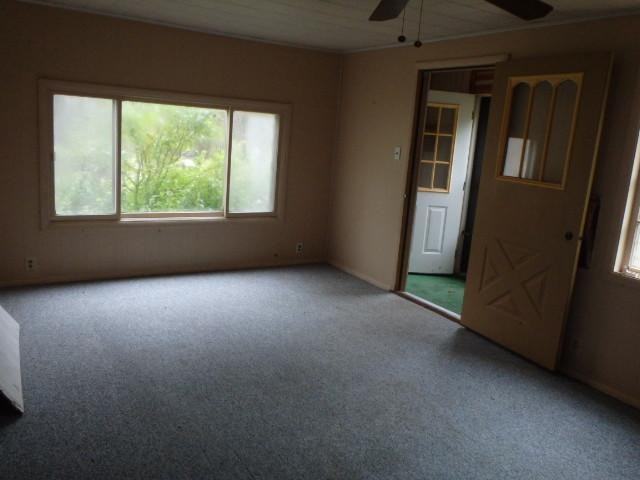 1049 Crestview Dr - Photo 2 of 10