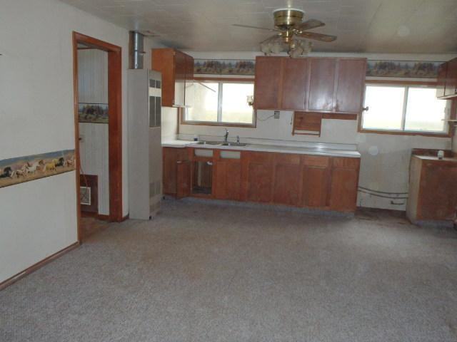 1049 Crestview Dr - Photo 3 of 10