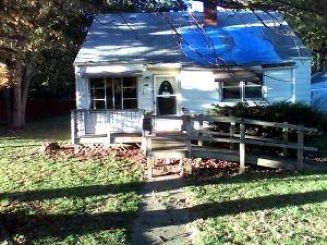 606 W Main St - Photo 2 of 6