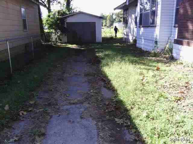 1025 W Ash St - Photo 2 of 12