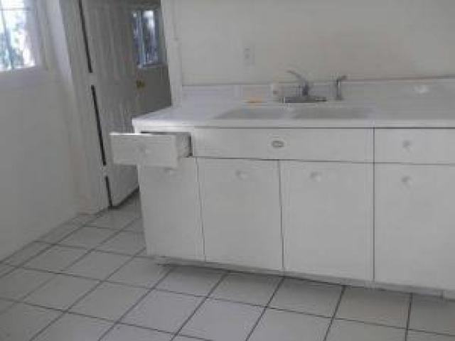 573 N Western Ave - Photo 3 of 9