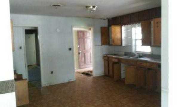 2138 Edwards St - Photo 2 of 6