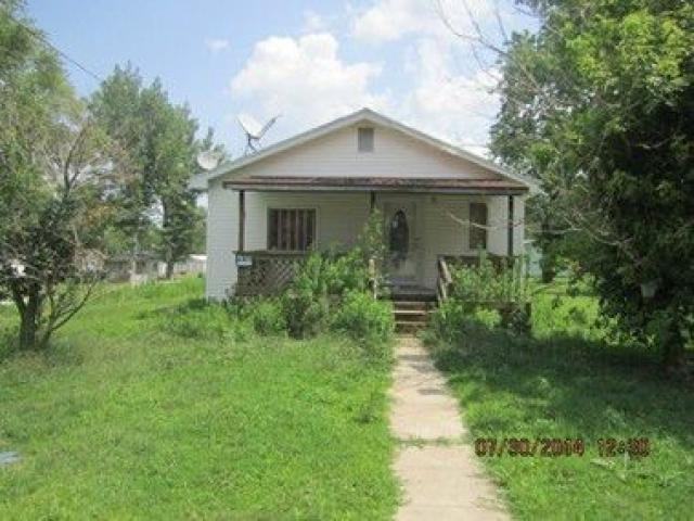 202 2nd St - Photo 2 of 14