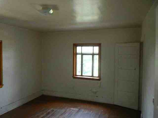 933 Summit Ave - Photo 2 of 14