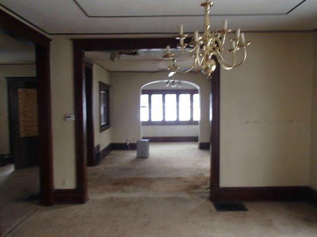 512 N Superior St - Photo 3 of 21