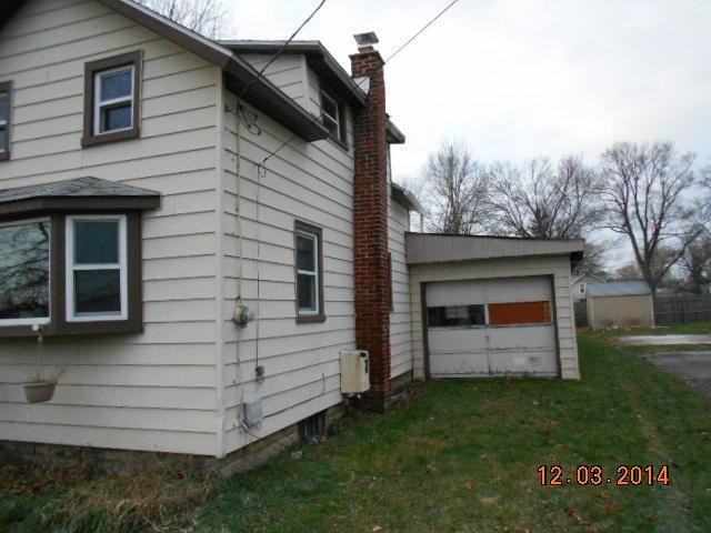 223 W Allen St - Photo 2 of 3