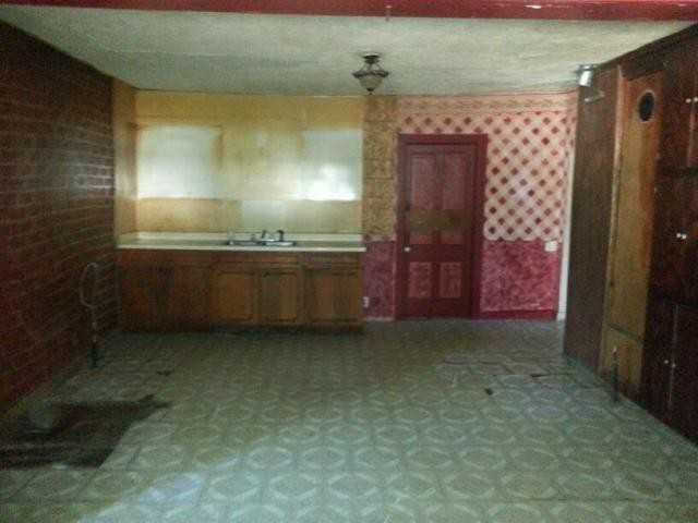 315 N Chicago St - Photo 2 of 14