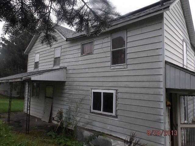 521 Railroad St - Photo 3 of 8