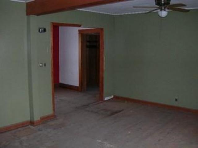 609 S Benton St - Photo 2 of 15