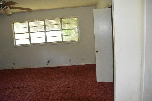 203 Country Club Rd - Photo 2 of 35