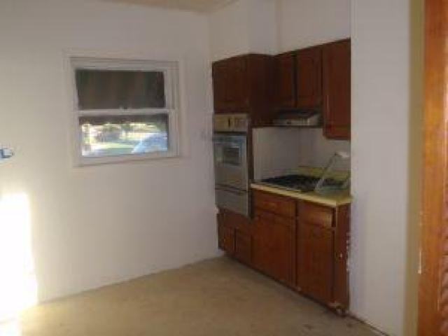 1737 5th St - Photo 3 of 10