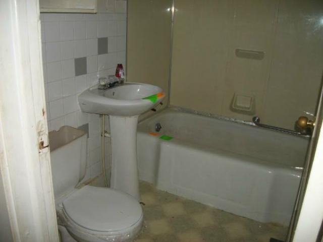 1544 N College St - Photo 2 of 4