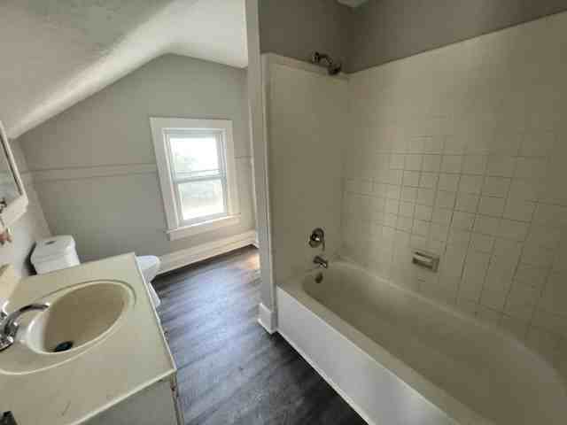 1118 Van Buren St #1 - Photo 7 of 11