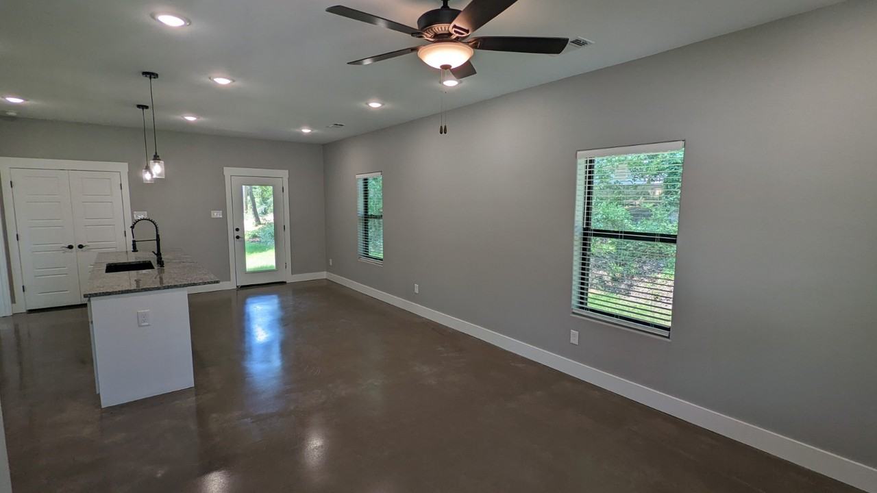 400 W Acheson St #1 - Photo 2 of 34