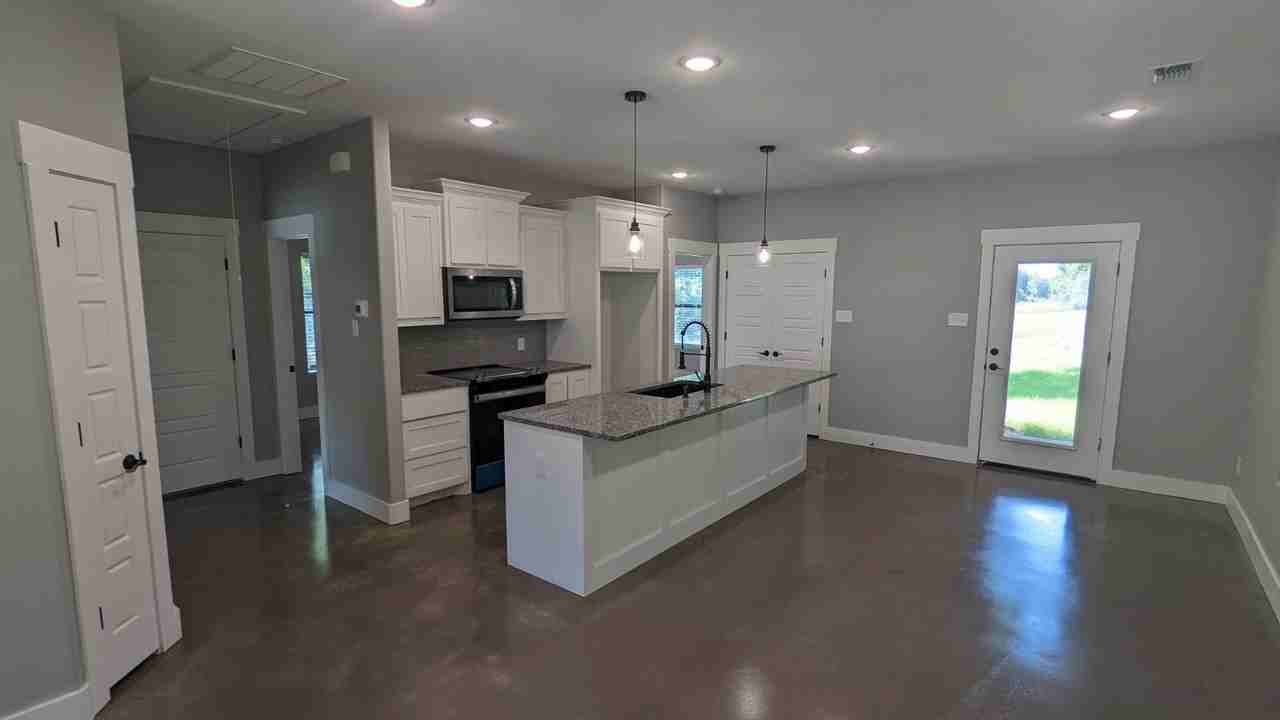 400 W Acheson St #1 - Photo 3 of 34