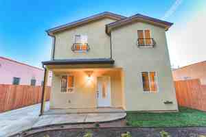 featured image of 822 E 75th St