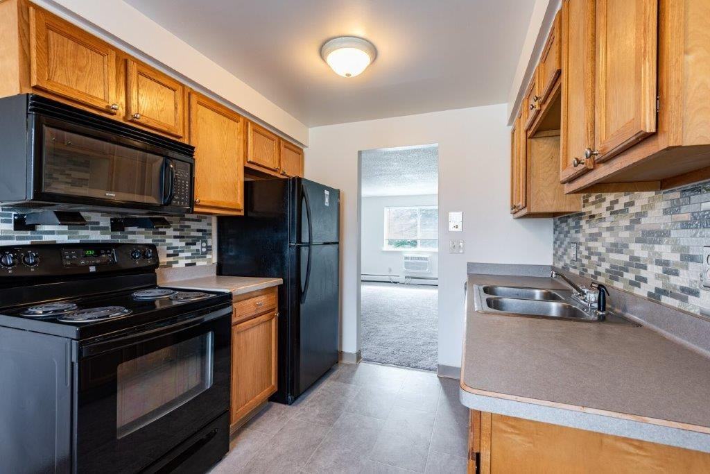 Glenbrook Manor Apartment Homes - Photo 4 of 21