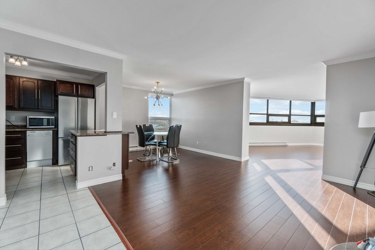 155 Front Street North - Photo 3 of 27