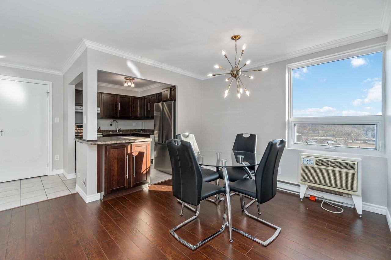 155 Front Street North - Photo 2 of 27