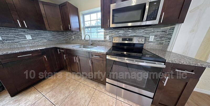 4041 67th Ave N - Photo 7 of 41