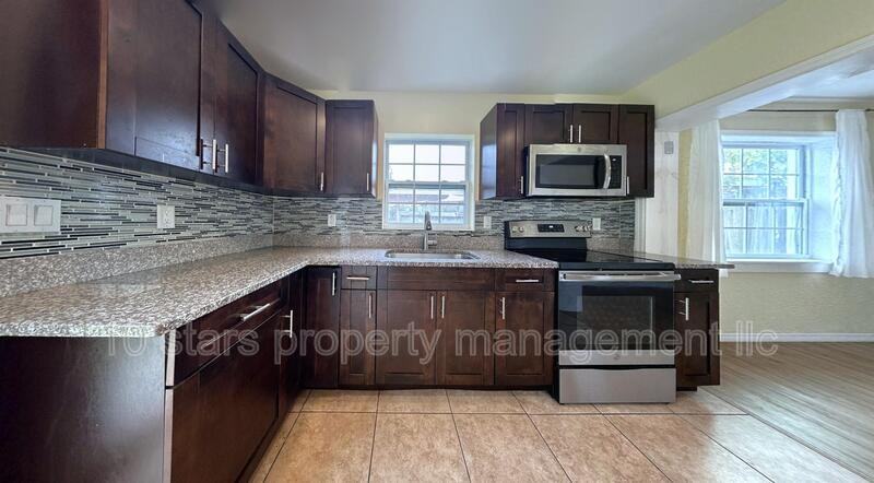 4041 67th Ave N - Photo 5 of 41