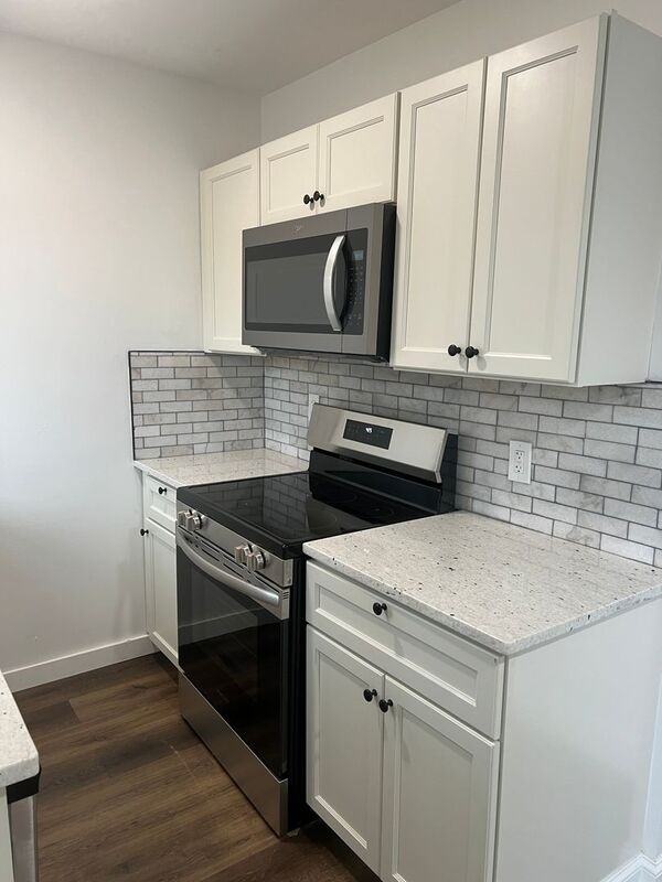 1467 Manchester Ave #1 - Photo 3 of 11