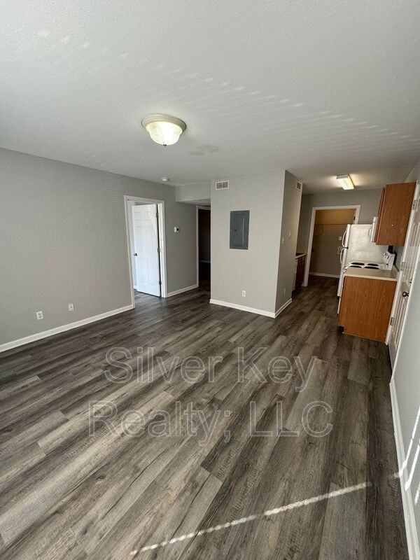 250 Willow Creek Dr #1 - Photo 4 of 10