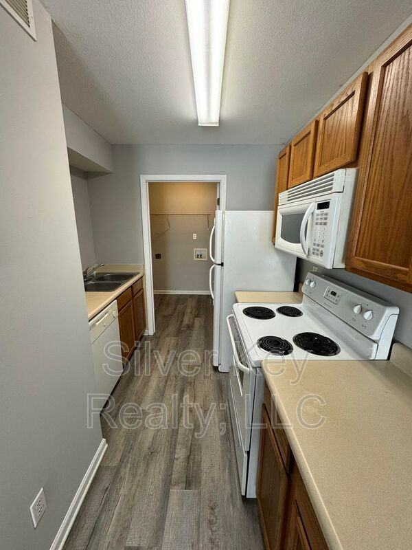 250 Willow Creek Dr #1 - Photo 5 of 10