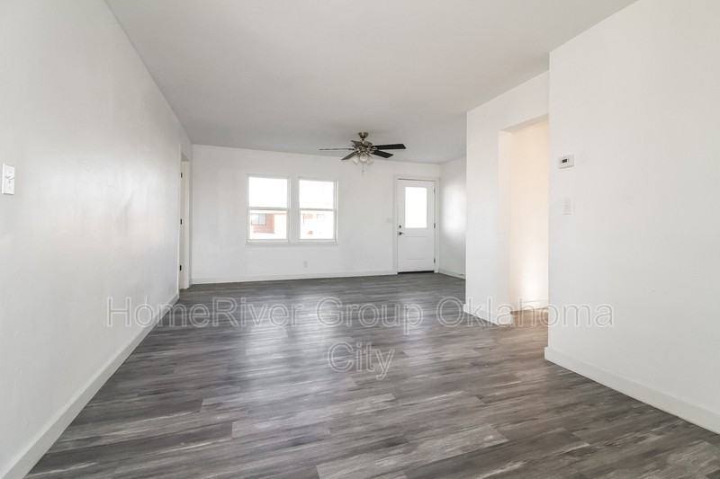 920 Nw 89th St - Photo 3 of 21