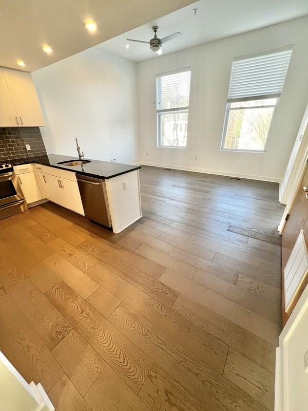 2413 E Marshall St - Photo 2 of 13