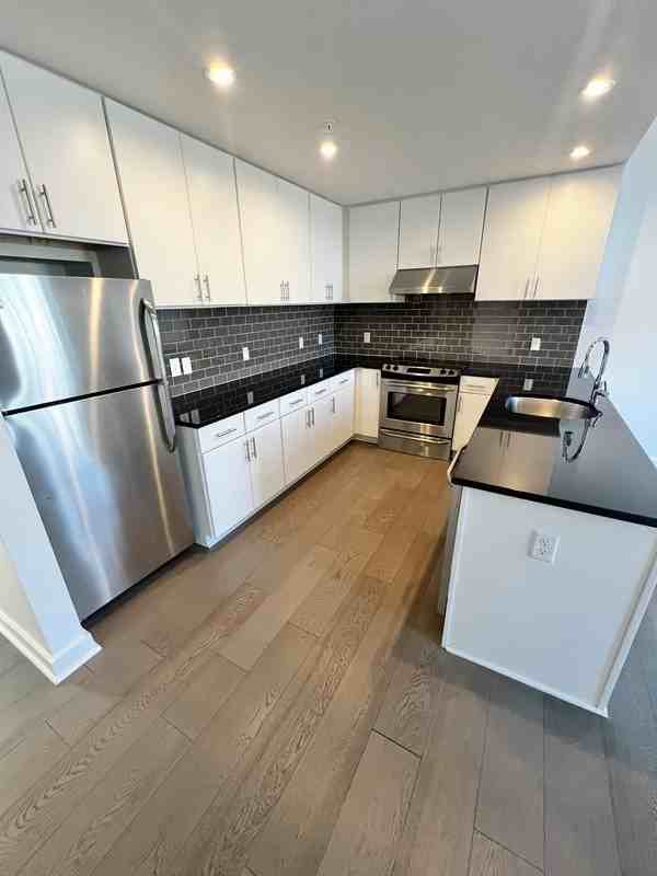 2413 E Marshall St - Photo 5 of 13