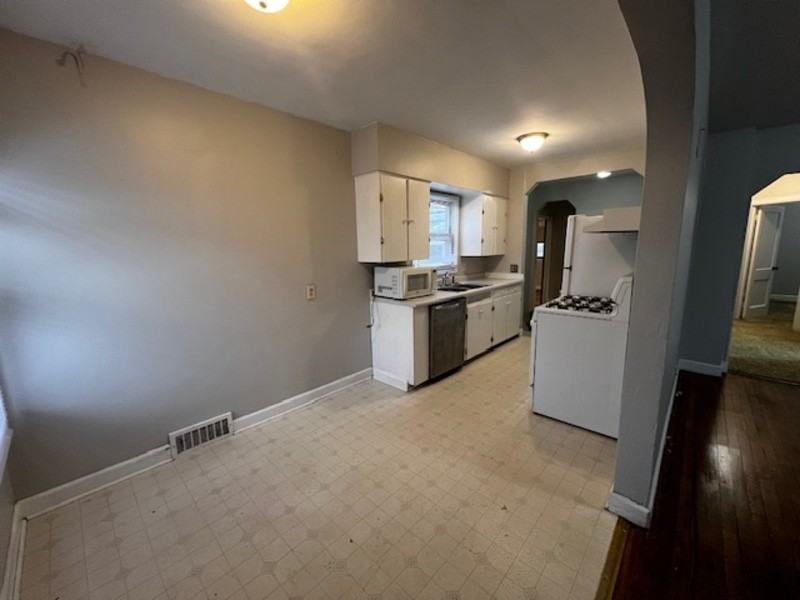1948 A Ave Ne - Photo 3 of 17