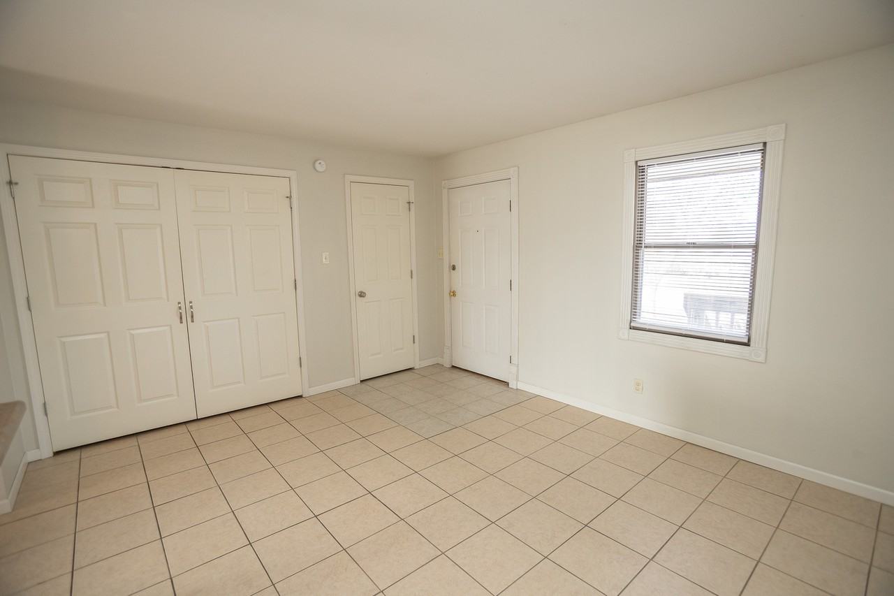 2505 Lexington Drive - Photo 3 of 13