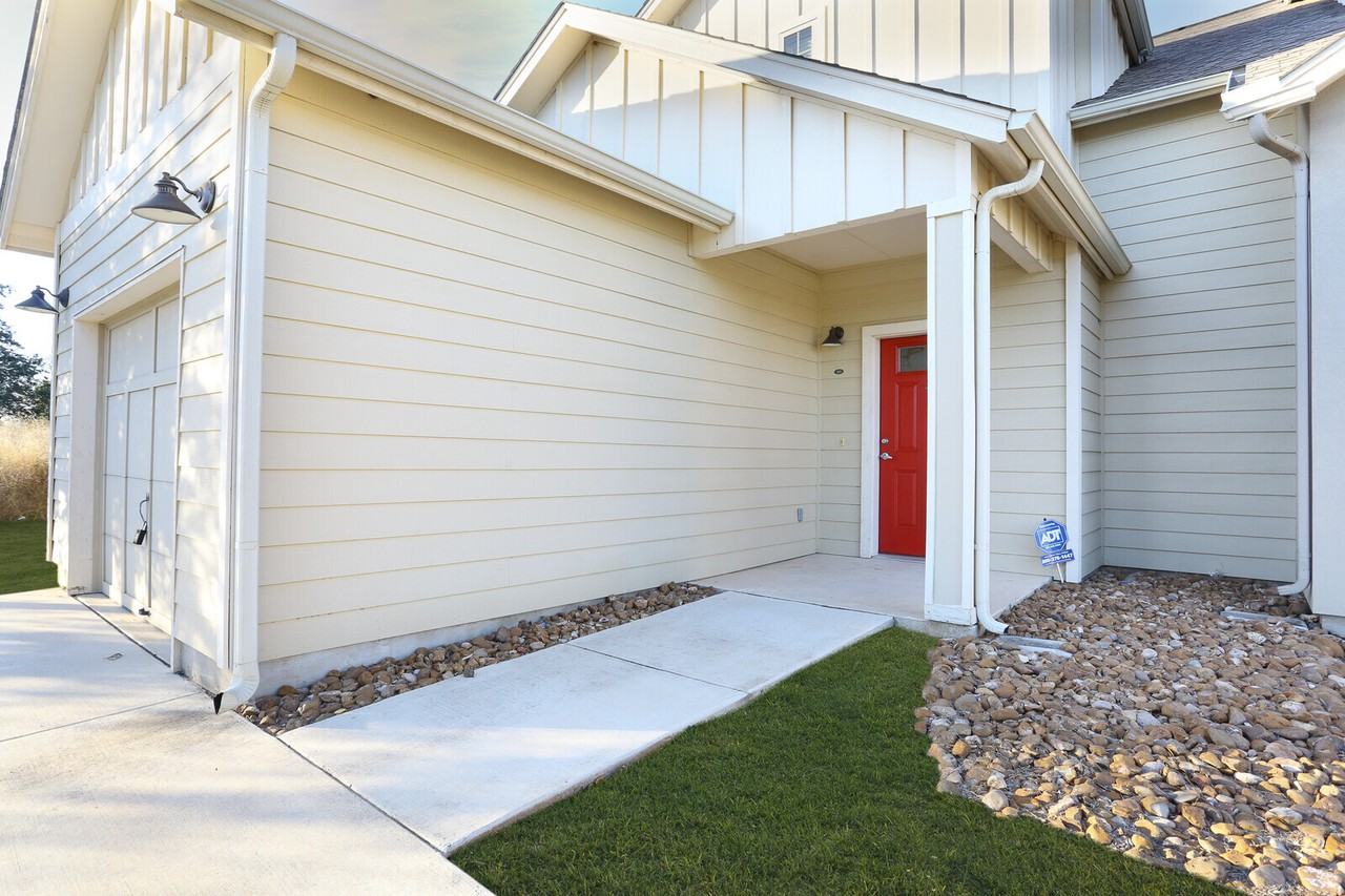 Circle Court Townhomes - Photo 2 of 25