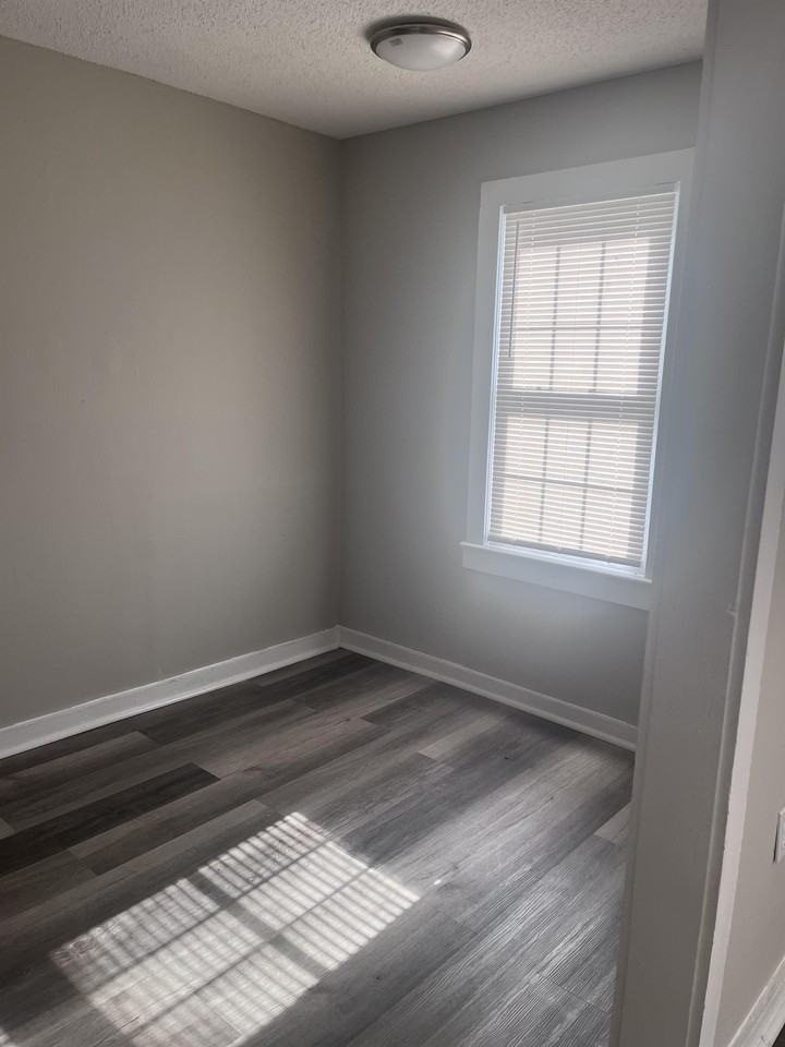 3700 6th Avenue Southwest - Photo 2 of 4