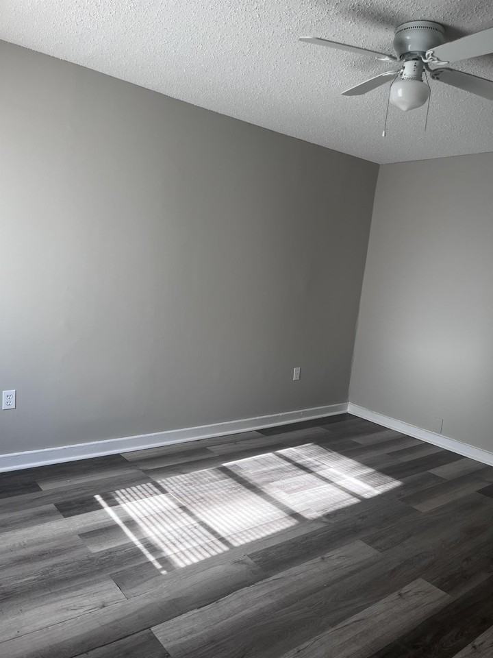 3700 6th Avenue Southwest - Photo 3 of 4