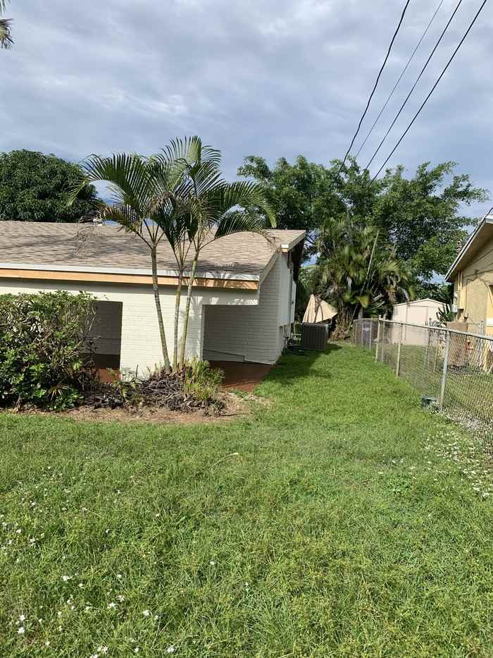 3261 Nw 17th St - Photo 2 of 37