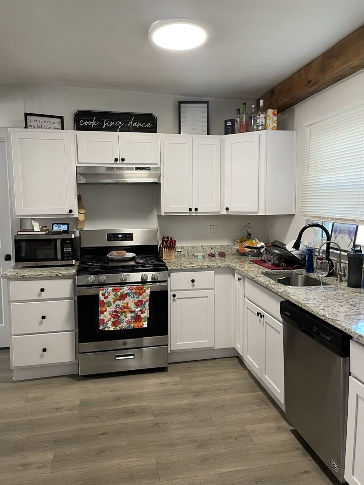 916 Joyce St #NA - Photo 2 of 14