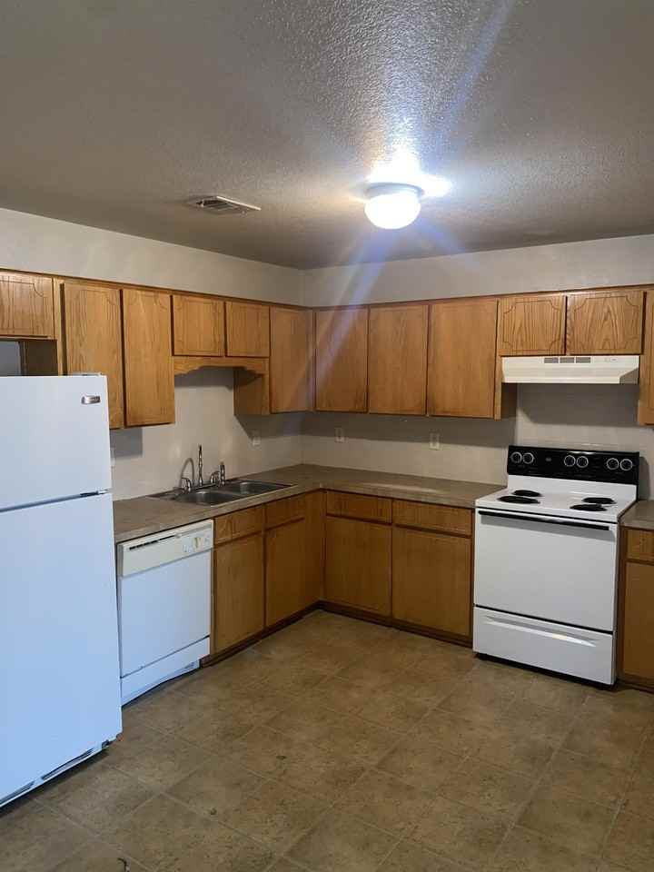 511 Manhattan Dr #A - Photo 3 of 9