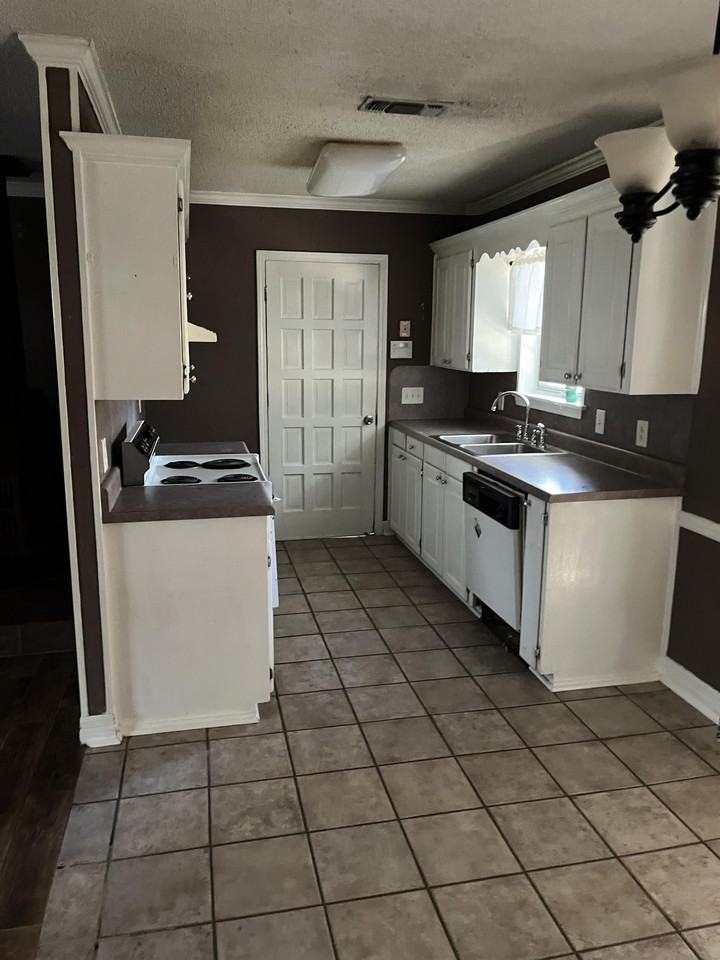 9471 Blom Blvd - Photo 5 of 11