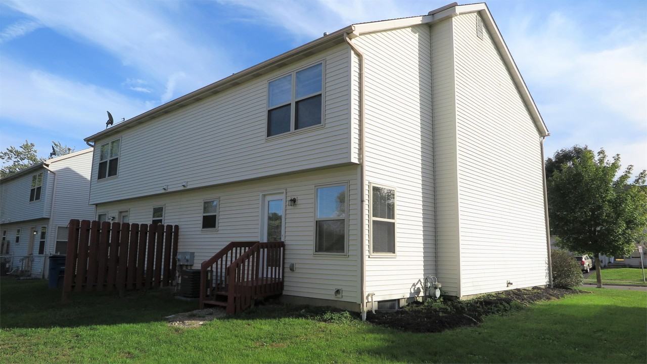 242 Richards Dr #1 - Photo 2 of 11