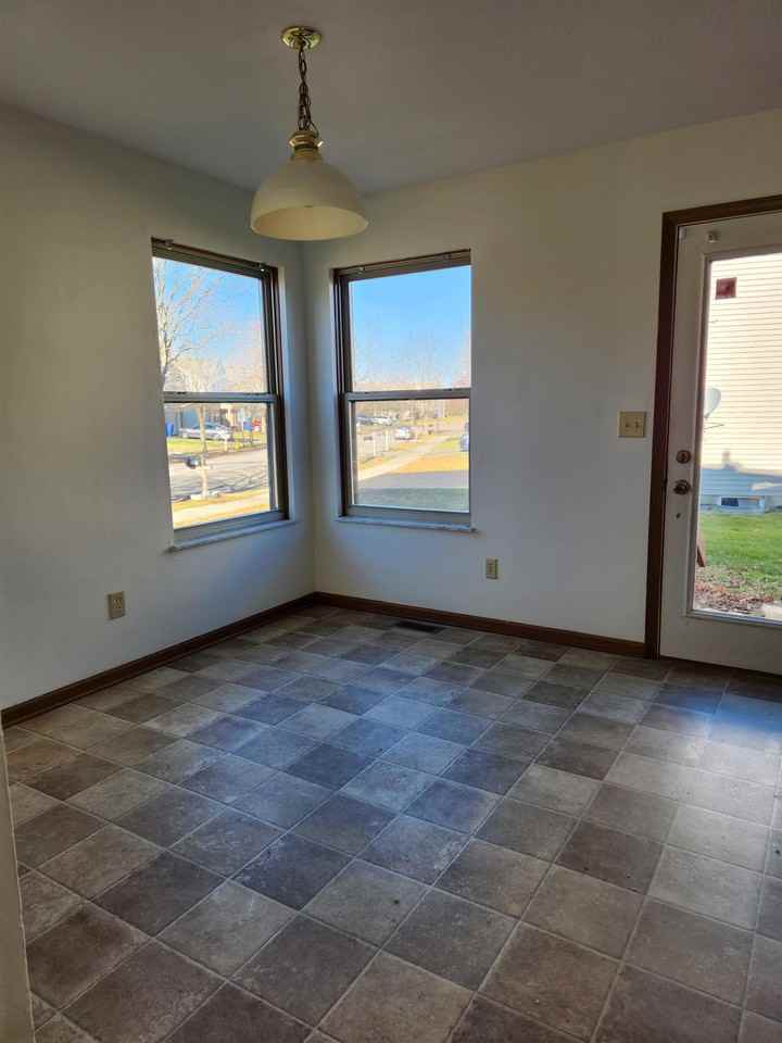 242 Richards Dr #1 - Photo 5 of 11