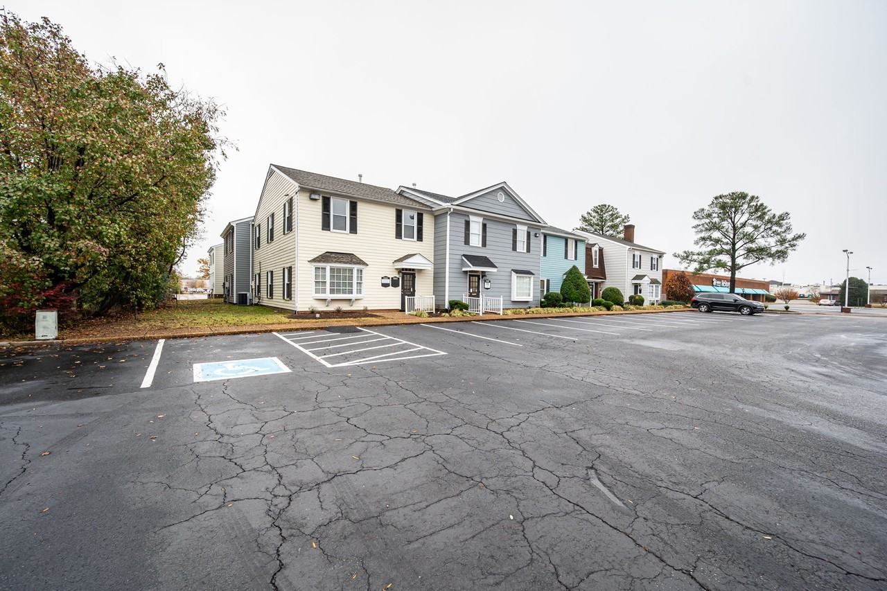 1241 Mall Dr #1 - Photo 4 of 21