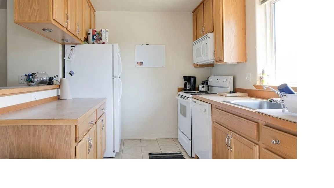 26 8th Ave W #A - Photo 2 of 5