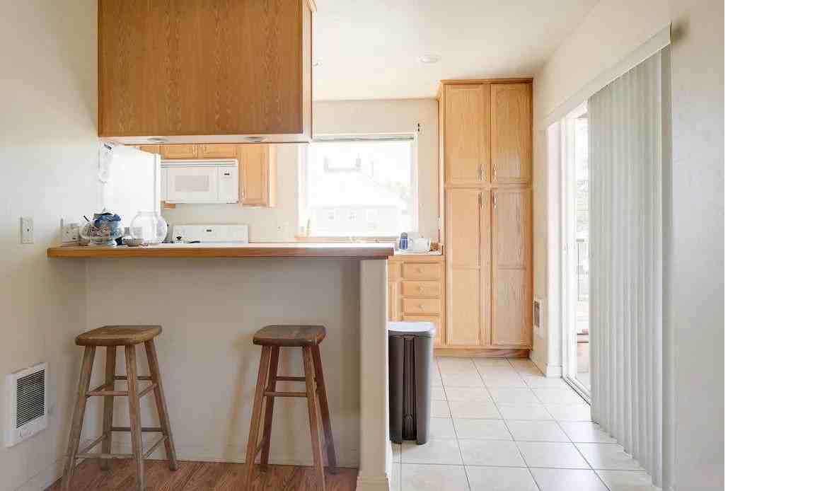 26 8th Ave W #A - Photo 4 of 5