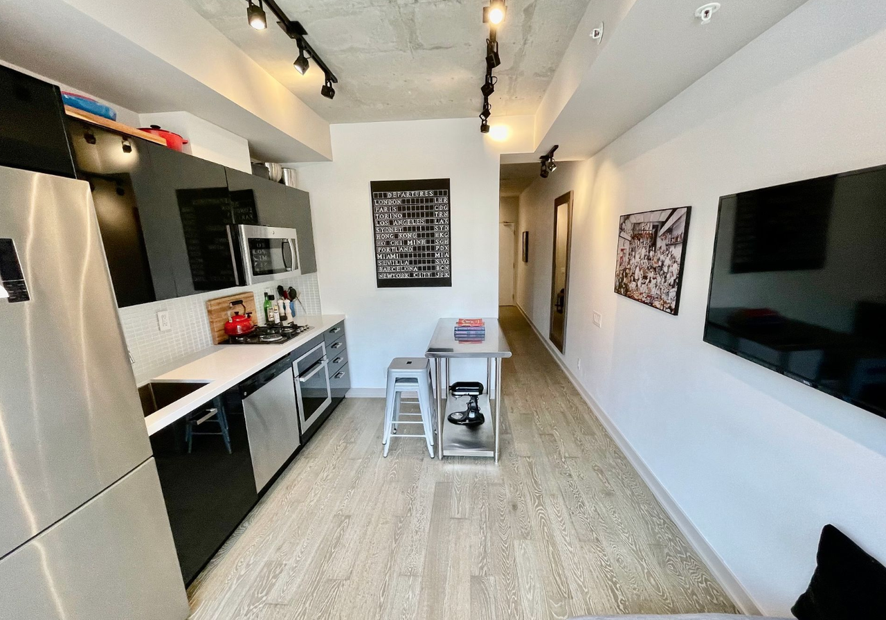 39 Brant Street #504 - Photo 3 of 12