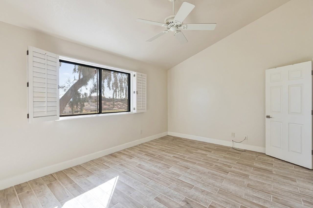 2931 E Rose Ln - Photo 5 of 17