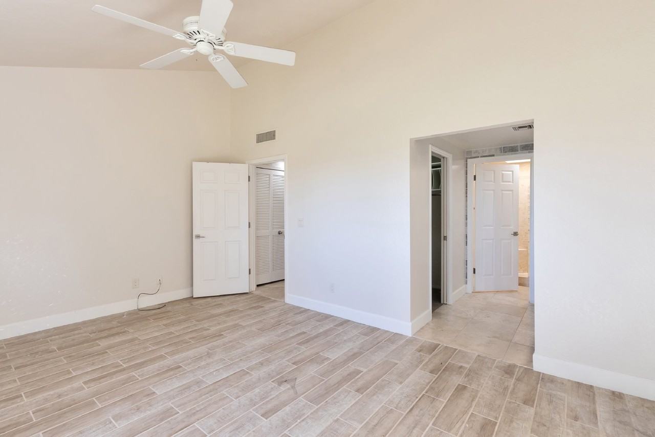 2931 E Rose Ln - Photo 6 of 17